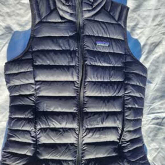 Brand New Patagonia Women's Down Sweater Vest/Outer wear, Size Small, Black - Picture 8 of 9